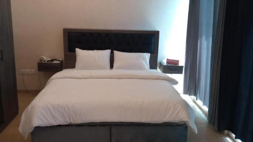 فندق ومنتجع لارين بلازا