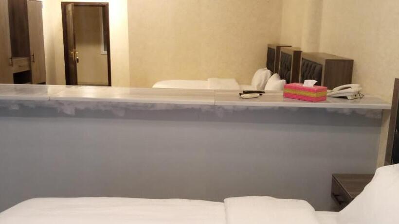 فندق ومنتجع لارين بلازا