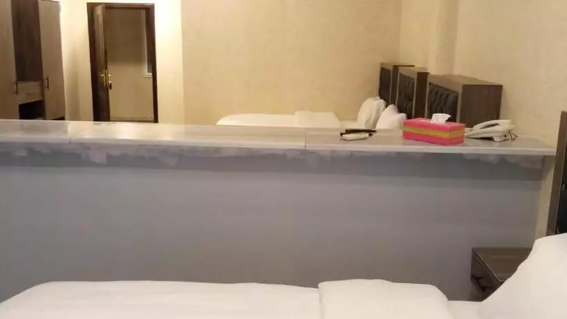 فندق ومنتجع لارين بلازا