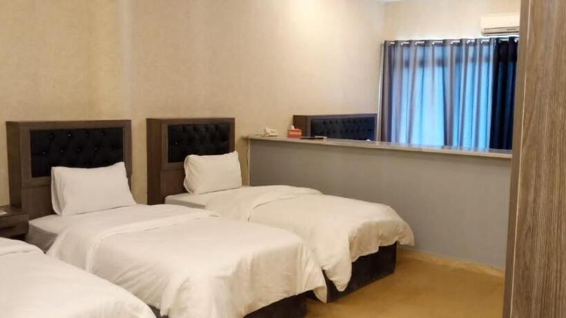 فندق ومنتجع لارين بلازا