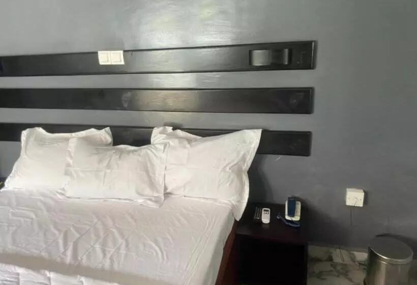 هتل Sunrise Center Bonapriso   102