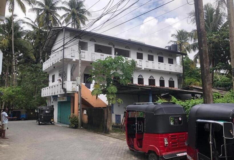 بنسيون Boomerang Una With Free Scooter Bike