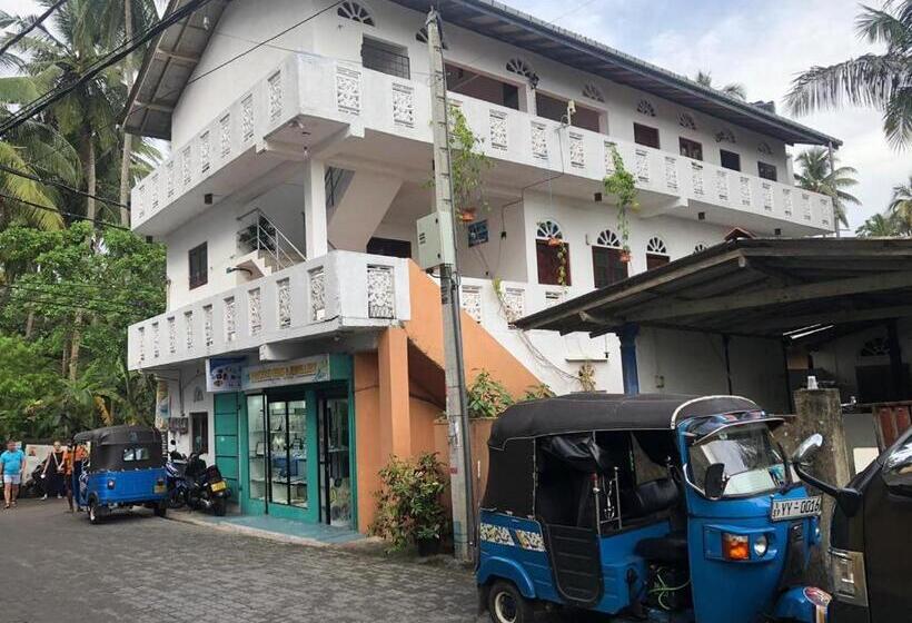 بنسيون Boomerang Una With Free Scooter Bike