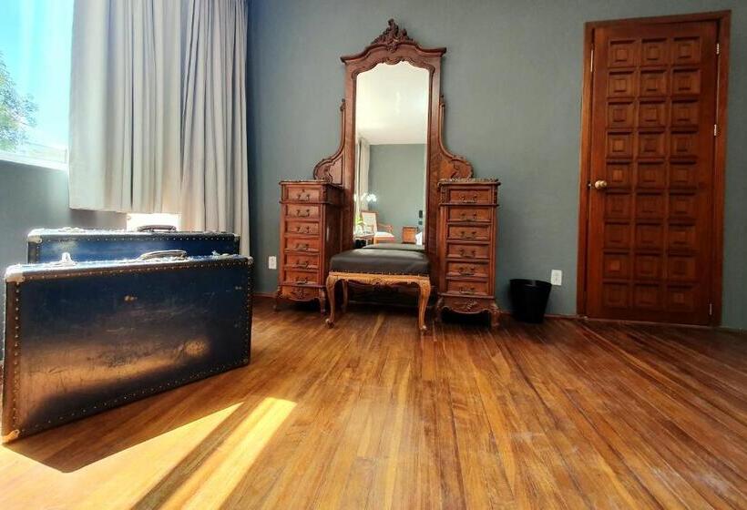 پانسیون Lindas Suites Eugenio Sue