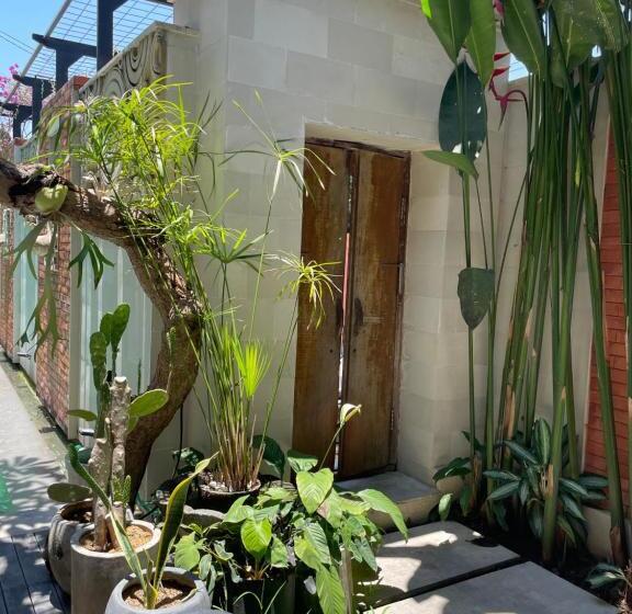 پانسیون Nyaman A Place To Stay