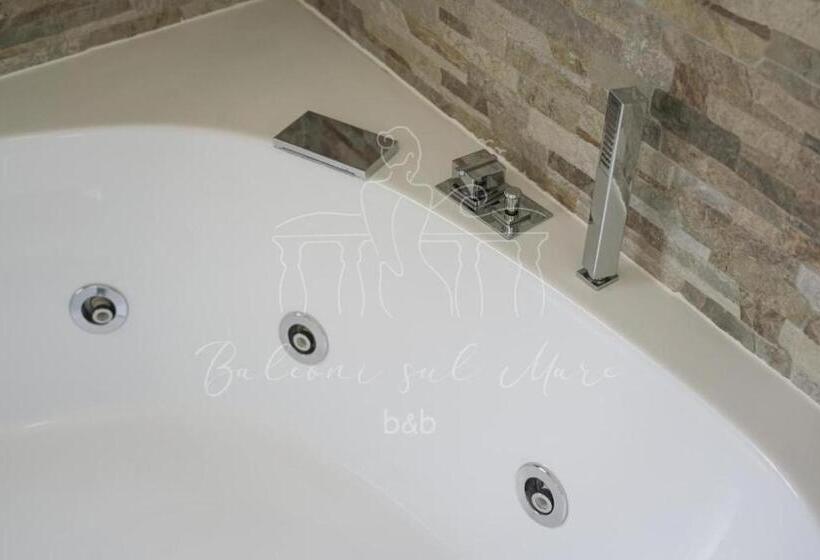 Pansiyon Room In B&b B&b Balconi Sul Mare Deluxe Room With Hydromassage La Spiaggetta