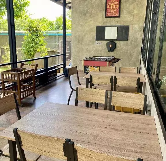 Majatalo Treeside Guest House Resort