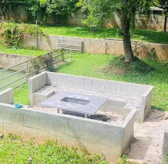 Majatalo Treeside Guest House Resort