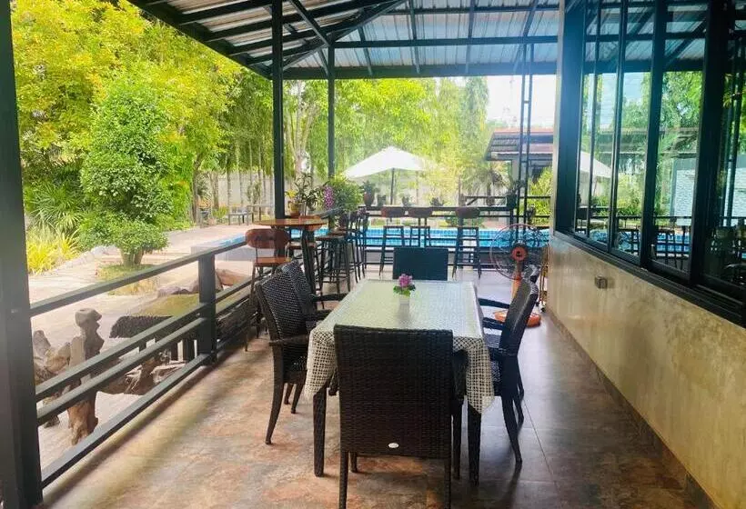 Majatalo Treeside Guest House Resort