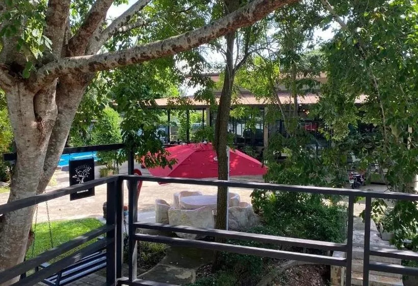 Majatalo Treeside Guest House Resort