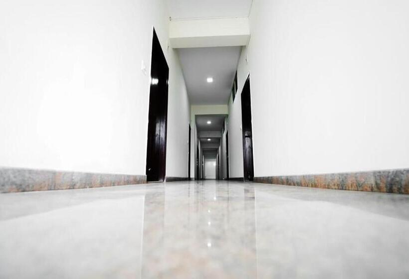 Отель Zoz Mysore