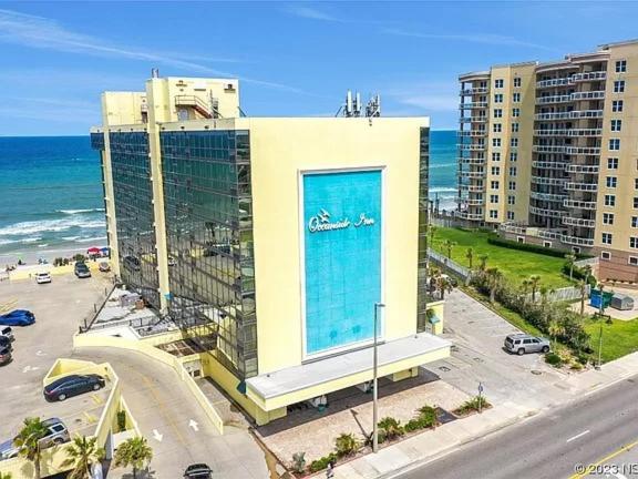 Beautiful Oceanview Condo With 75 Inch Tv