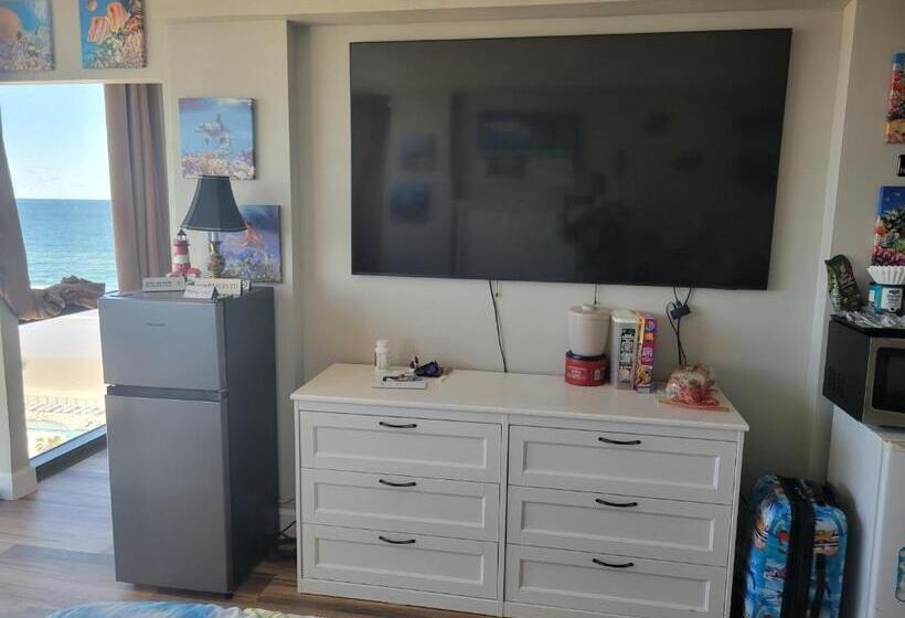 Beautiful Oceanview Condo With 75 Inch Tv