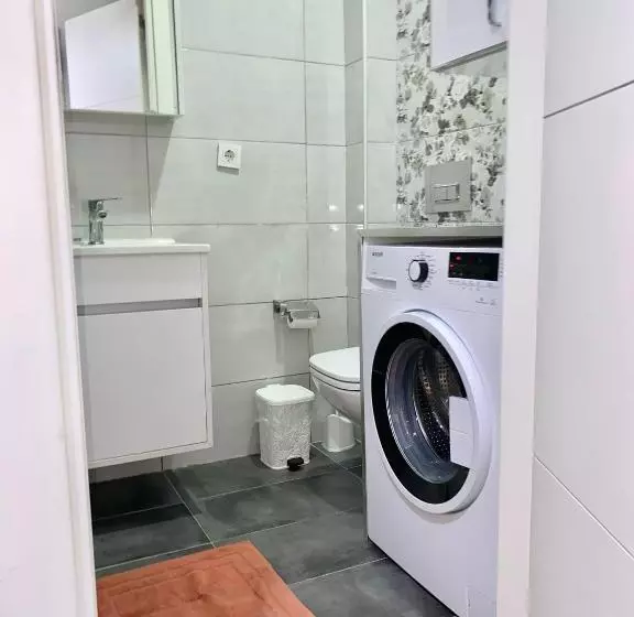 Flat In The Middle Of İsti̇klal