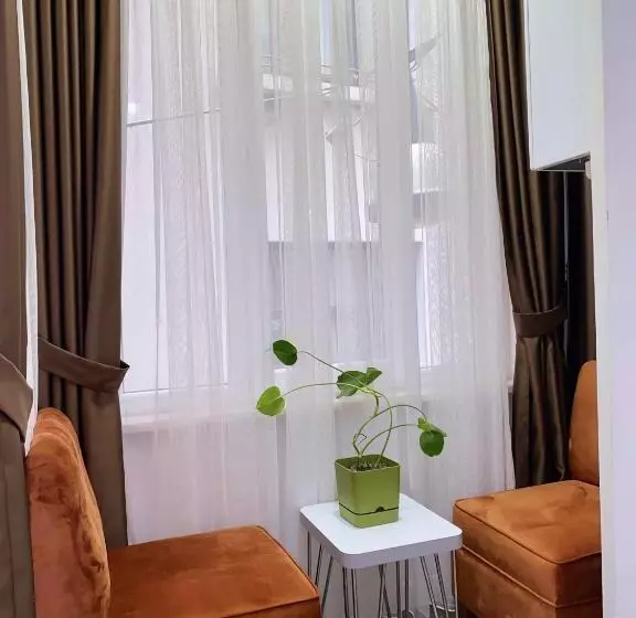 Flat In The Middle Of İsti̇klal