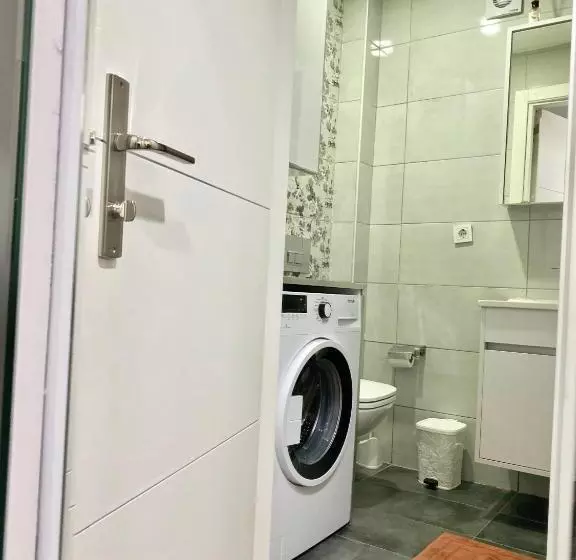 Flat In The Middle Of İsti̇klal