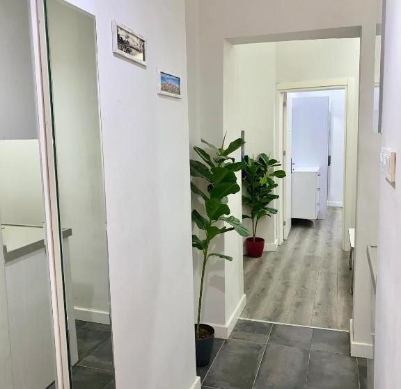 Flat In The Middle Of İsti̇klal