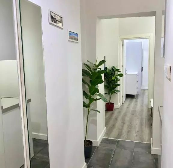 Flat In The Middle Of İsti̇klal
