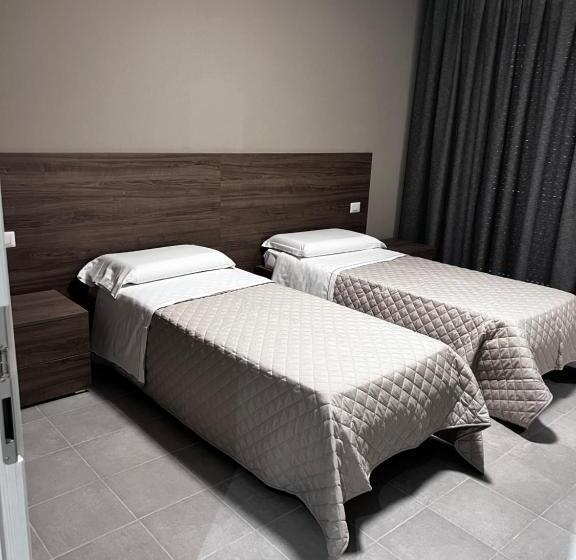 호텔 Bella Napoli Albergo Chiari