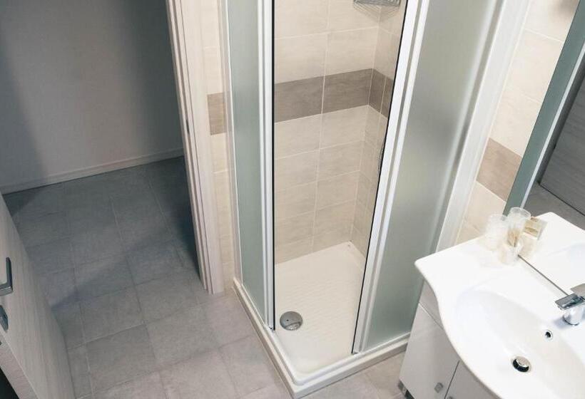 호텔 Bella Napoli Albergo Chiari