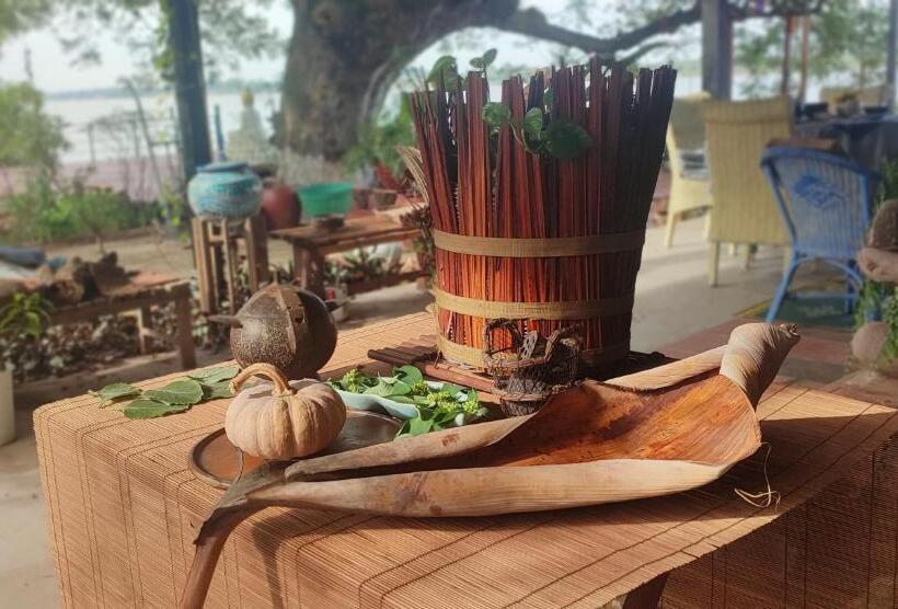 בית מלון כפרי Blue Indigo Yoga Cambodia