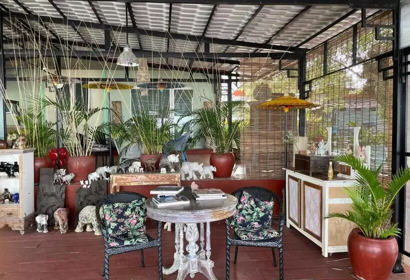 ホテル Blue Indigo Yoga Cambodia