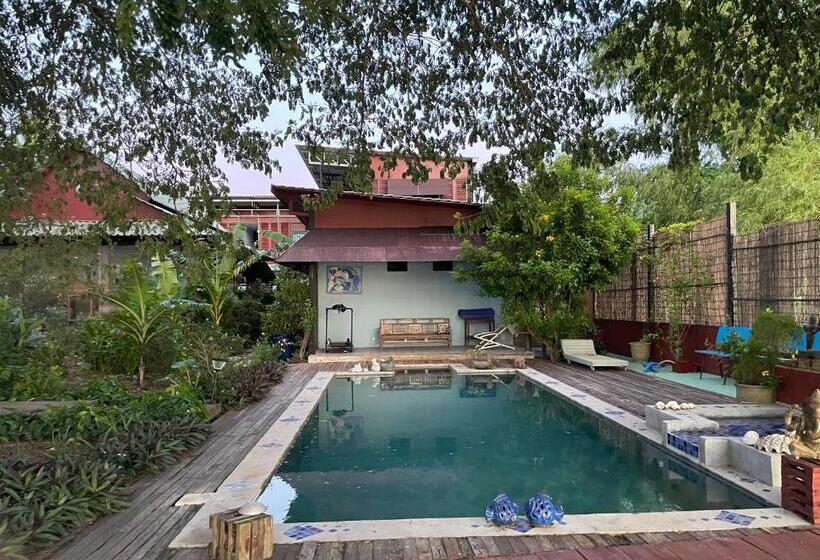 בית מלון כפרי Blue Indigo Yoga Cambodia