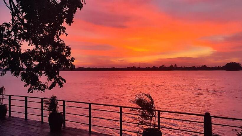 בית מלון כפרי Blue Indigo Yoga Cambodia