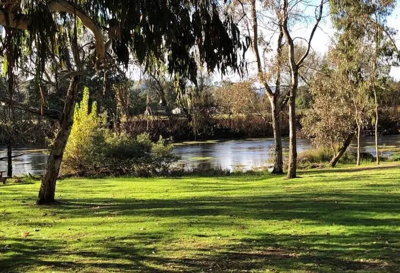 Hotelli Breakaway Twin Rivers Caravan Park