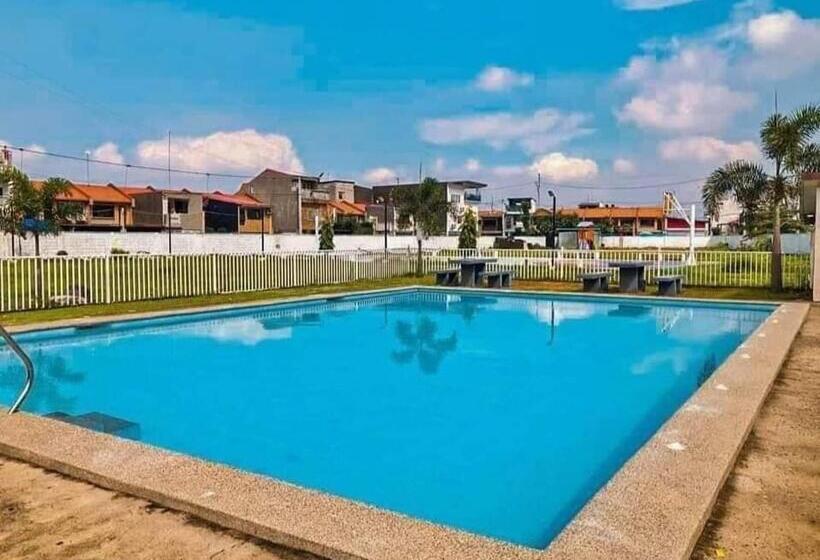 בית מלון כפרי Flores Staycation