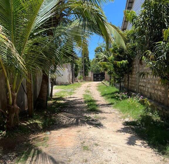 پانسیون Crown Villa Shanzu