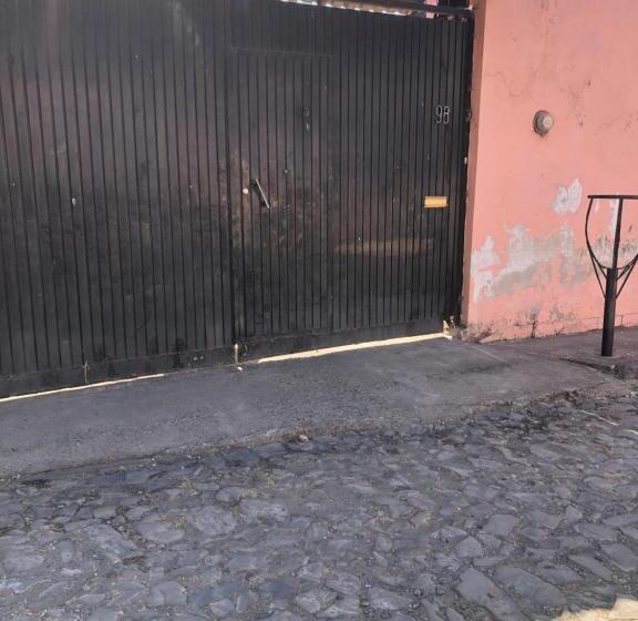 Пансион Habitacion Cerca Aeropuerto, Arena Vfg. Corredor Industrial, San Jose Del Castillo