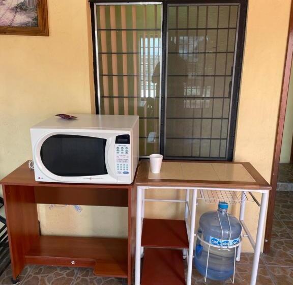 Пансион Habitacion Cerca Aeropuerto, Arena Vfg. Corredor Industrial, San Jose Del Castillo