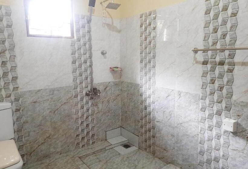 Пансион Leyon Tourist Inn