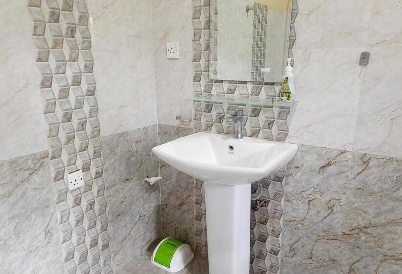 Пансион Leyon Tourist Inn