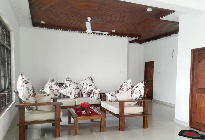 Пансион Leyon Tourist Inn