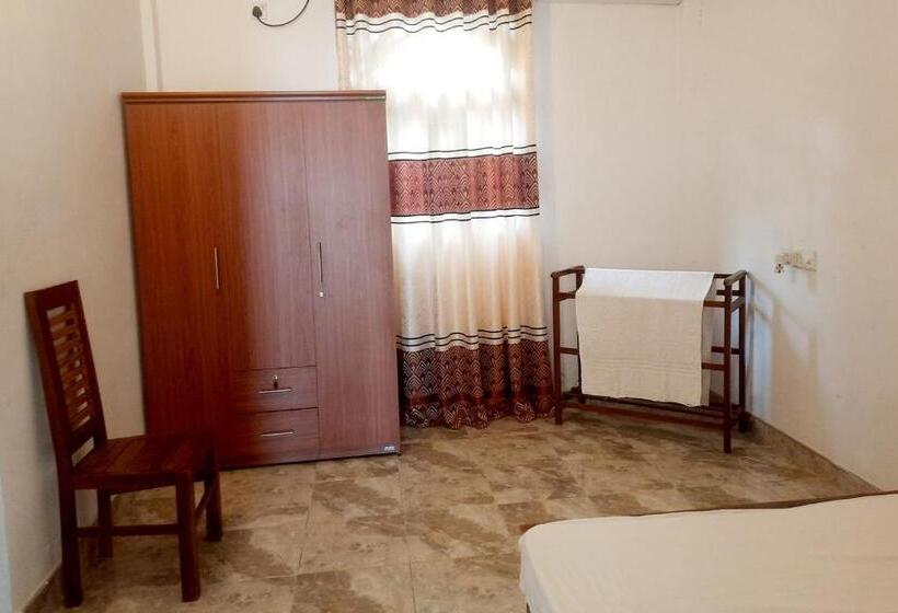 Пансион Leyon Tourist Inn