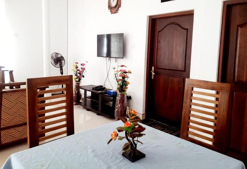 Пансион Leyon Tourist Inn