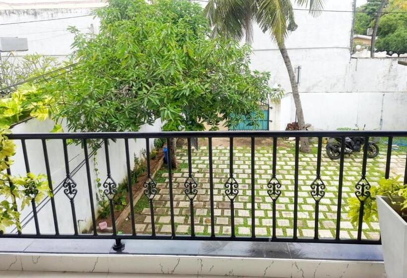 Пансион Leyon Tourist Inn