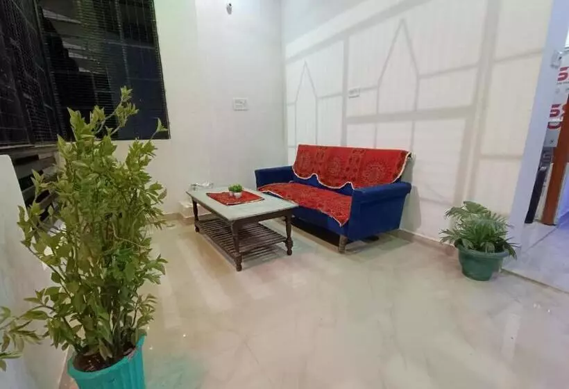 Majatalo Narayanam Guest House