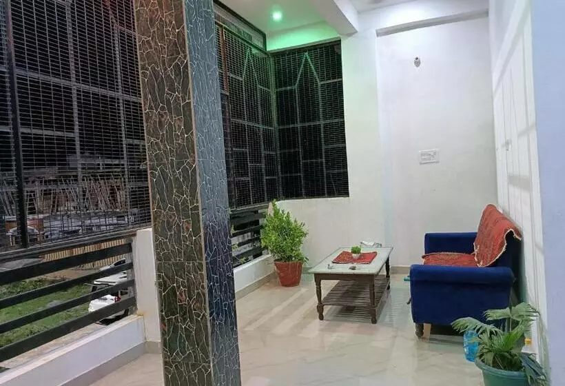 Majatalo Narayanam Guest House