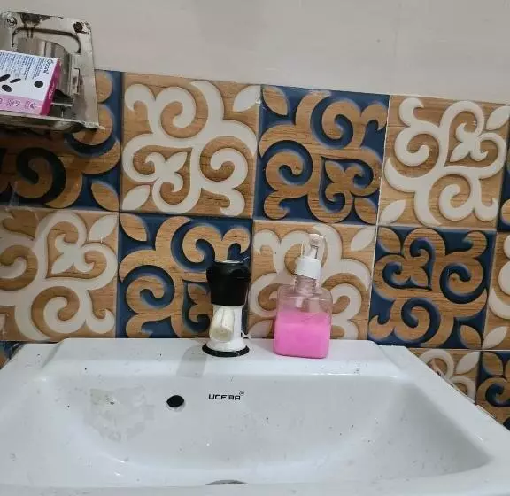 Majatalo Narayanam Guest House