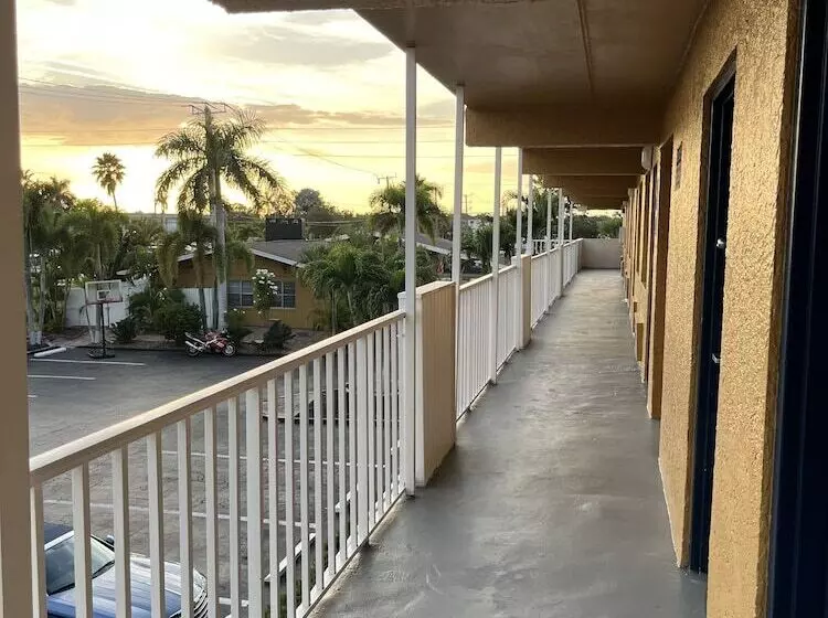 ホテル Budget Inn