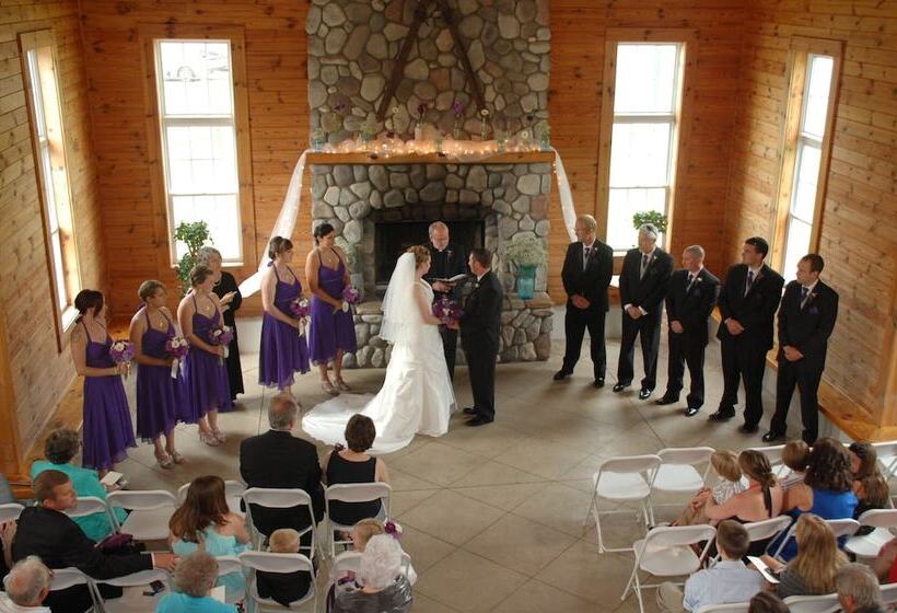 בית מלון כפרי Caberfae Peaks Ski & Golf Resort