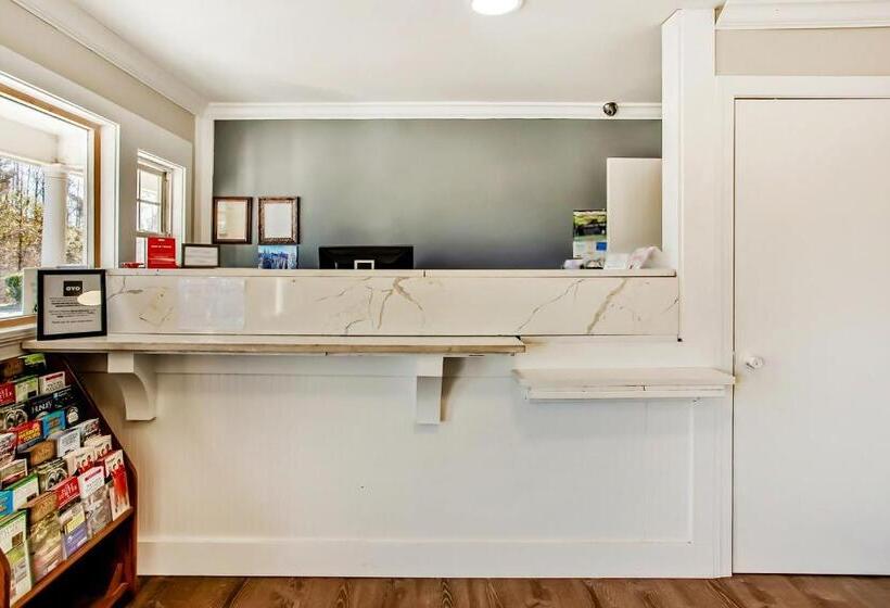 Отель Carolina Lodge