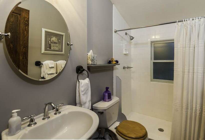 בית מלון כפרי Carriage Way Inn Bed & Breakfast Adults Only   21 Years Old And Up