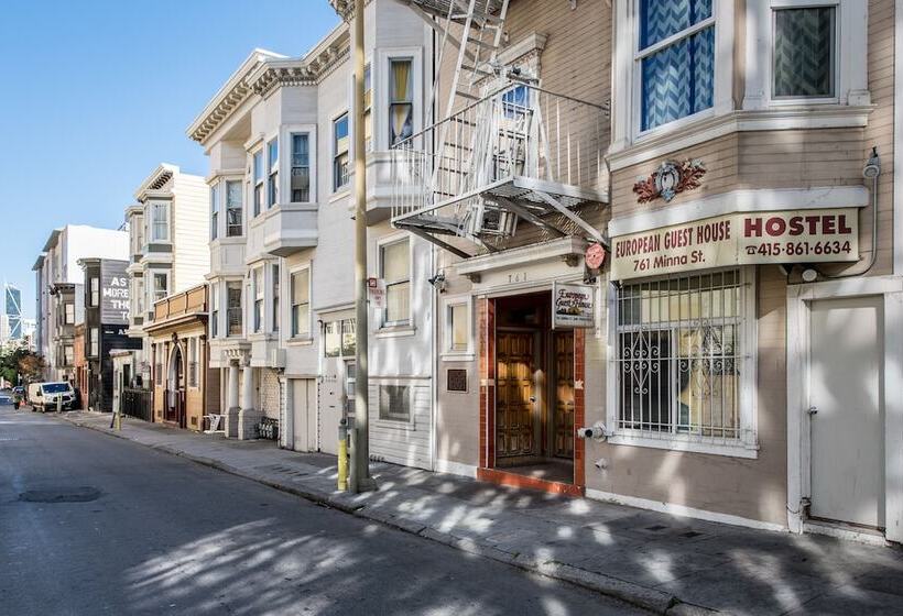 ホテル European Hostel