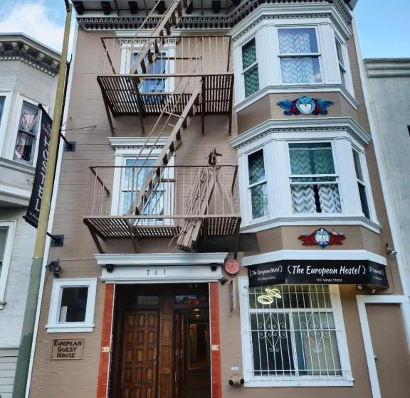 ホテル European Hostel