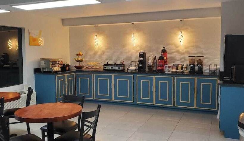 فندق Excellent Inn & Suites