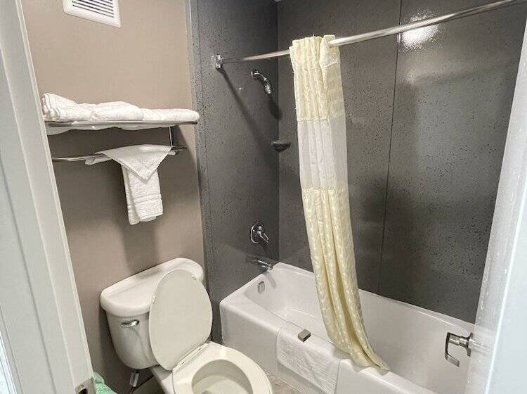 فندق Excellent Inn & Suites